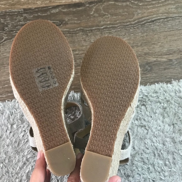 SOLD MICHEAL Micheal Kors Wedges - Picture 3 of 6